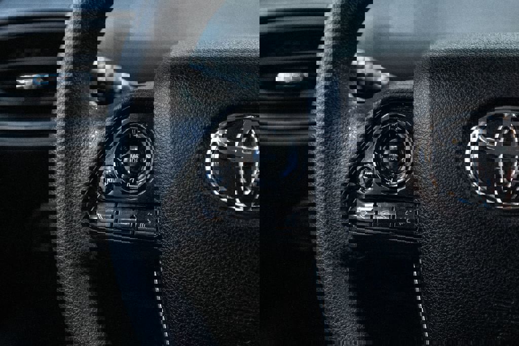 Used 2020 Toyota Prius LE image 27