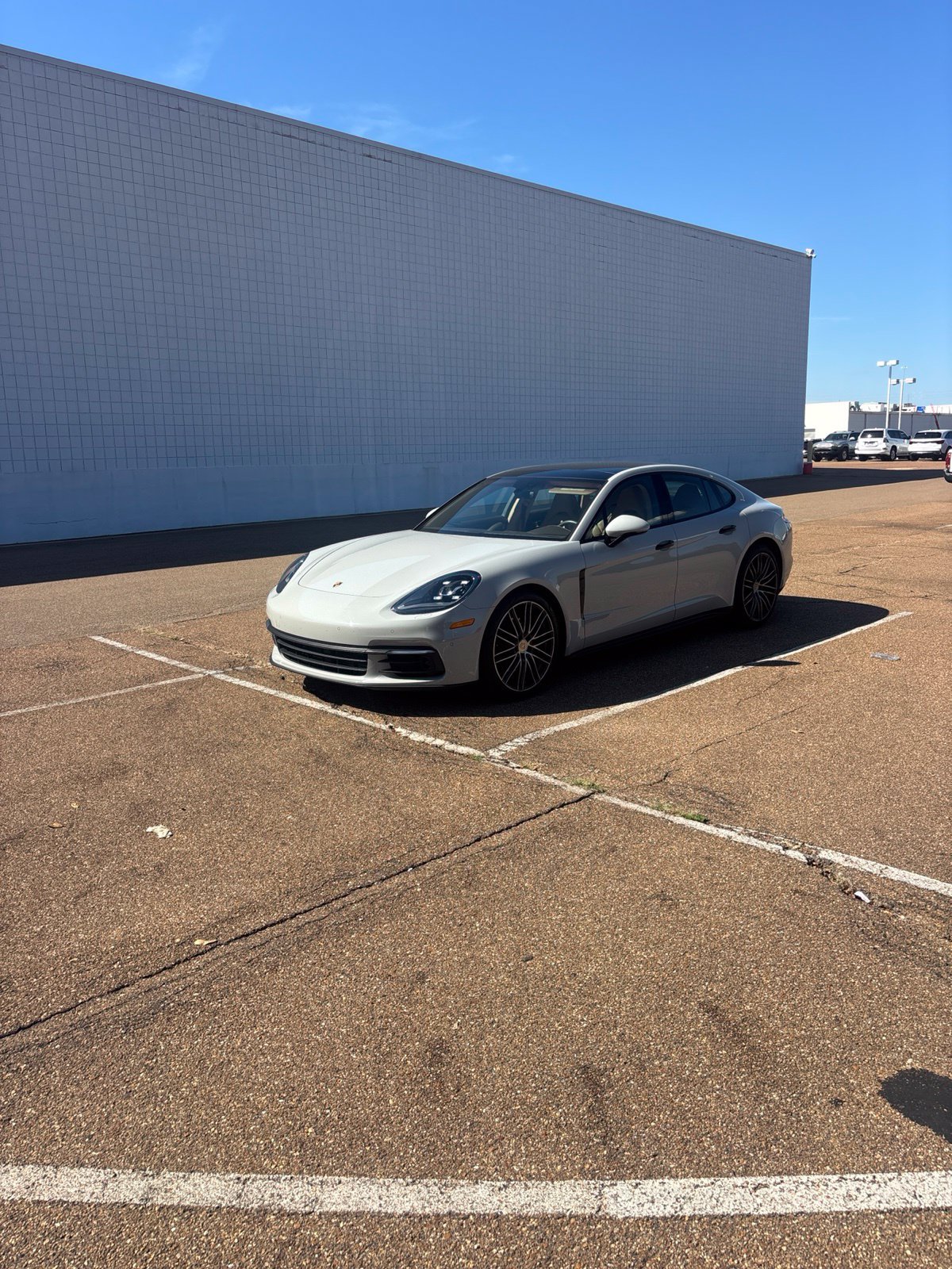 Used 2019 Porsche Panamera image 2