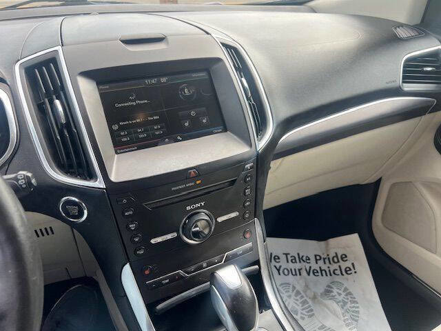 Used 2015 Ford Edge Titanium image 12