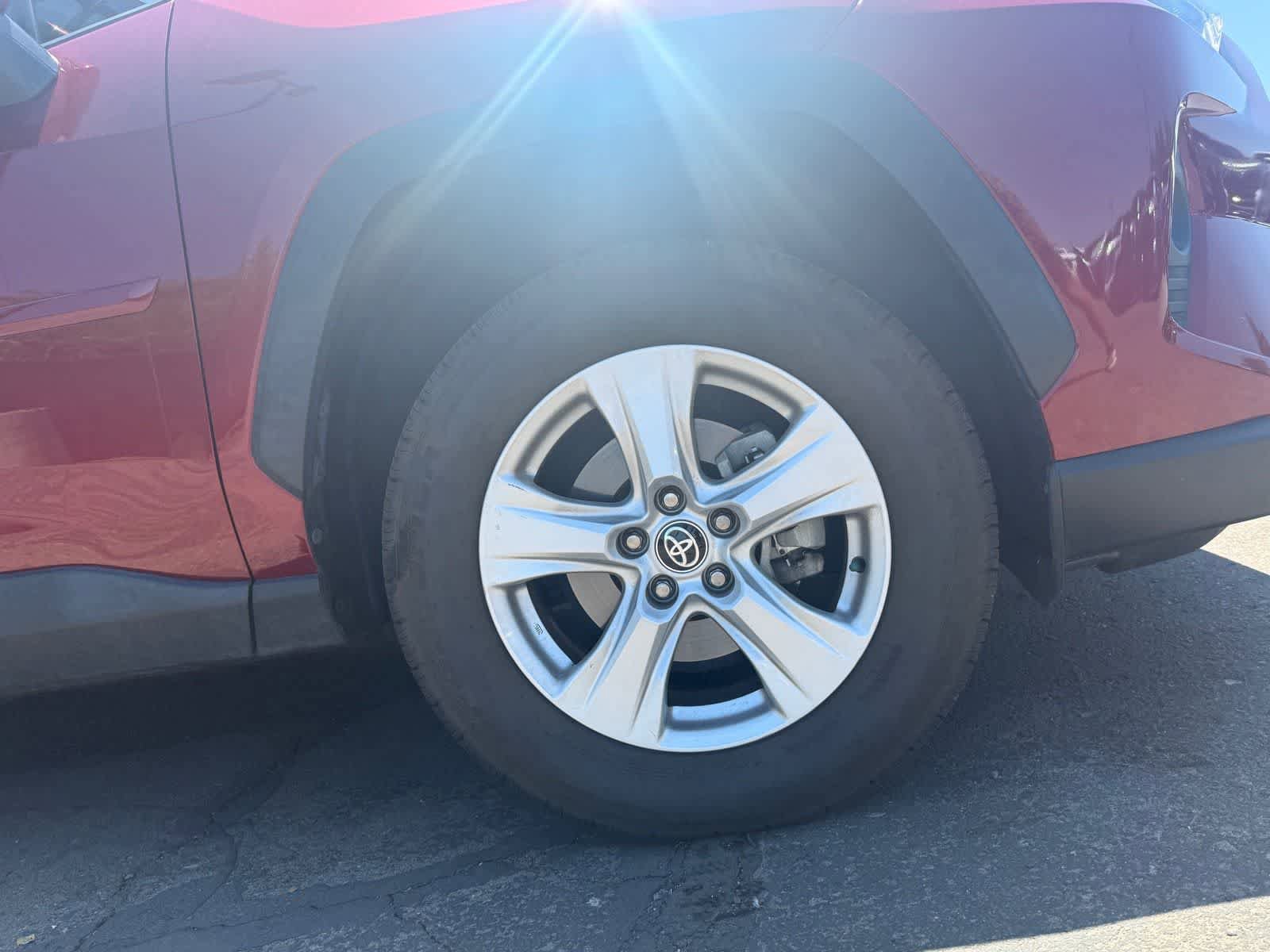 Used 2021 Toyota RAV4 XLE w/ Convenience Package FWD image 6