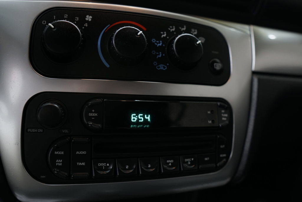 Used 2005 Chrysler Sebring Touring image 27