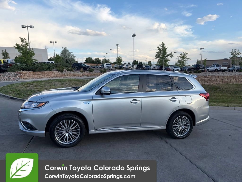 Used 2021 Mitsubishi Outlander 4WD Plug-In Hybrid image 4