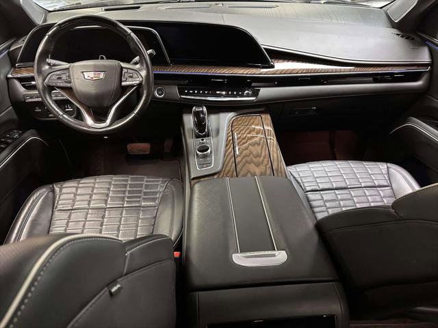Used 2024 Cadillac Escalade Premium Luxury Platinum AWD/4WD image 18