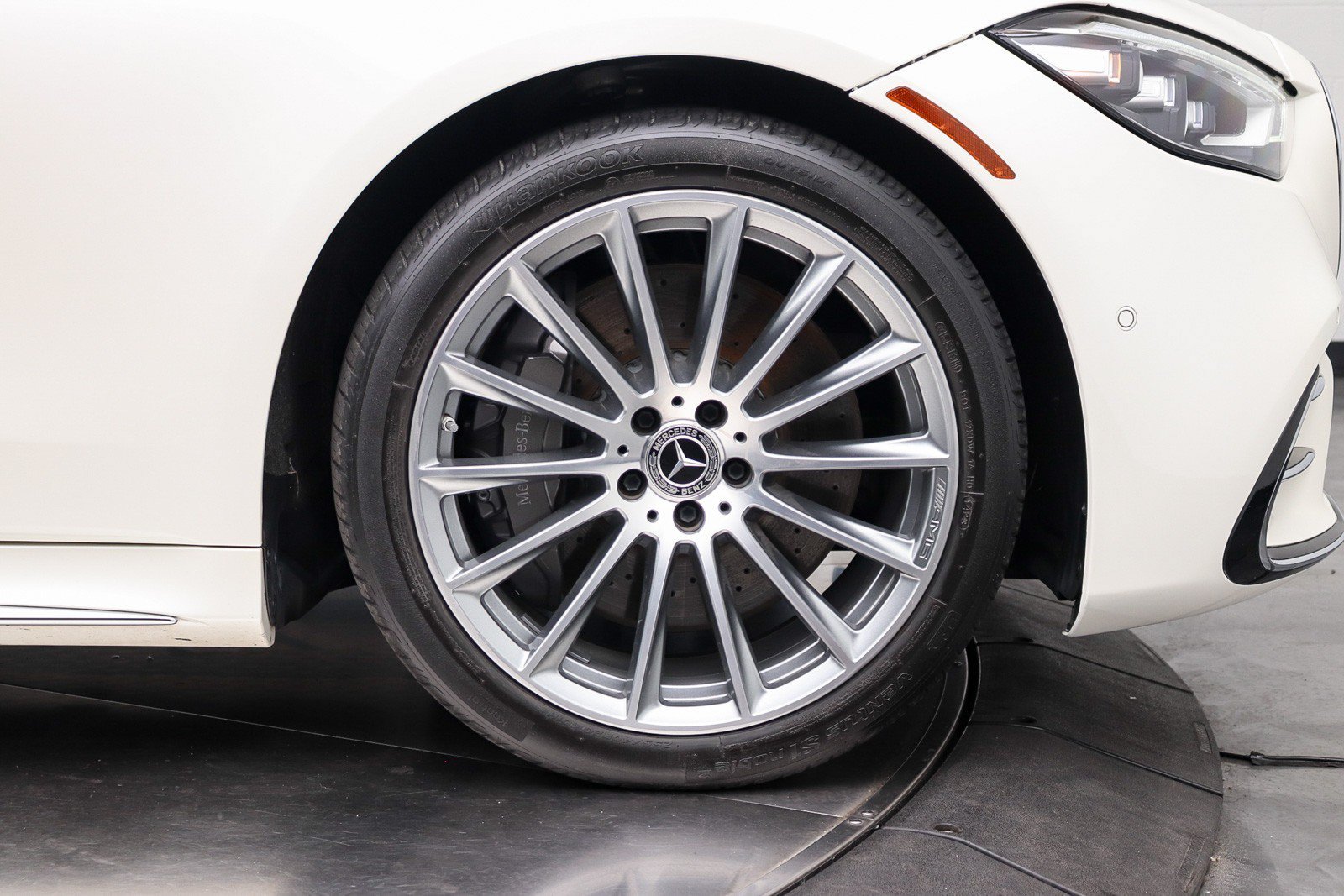 Used 2022 Mercedes-Benz S 500 4MATIC w/ AMG Line Package image 15