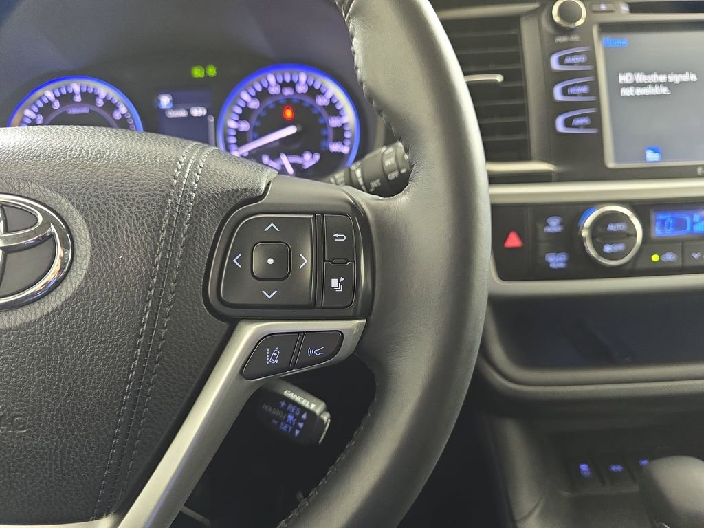 Used 2017 Toyota Highlander SE image 22