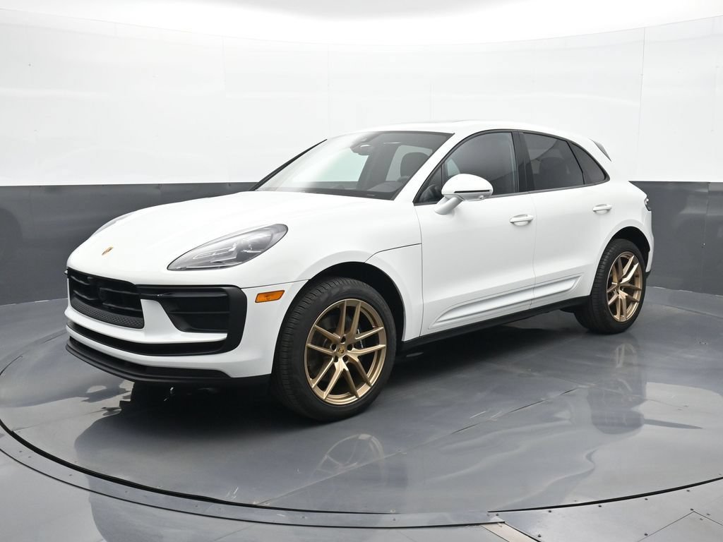 Certified 2025 Porsche Macan AWD/4WD image 1