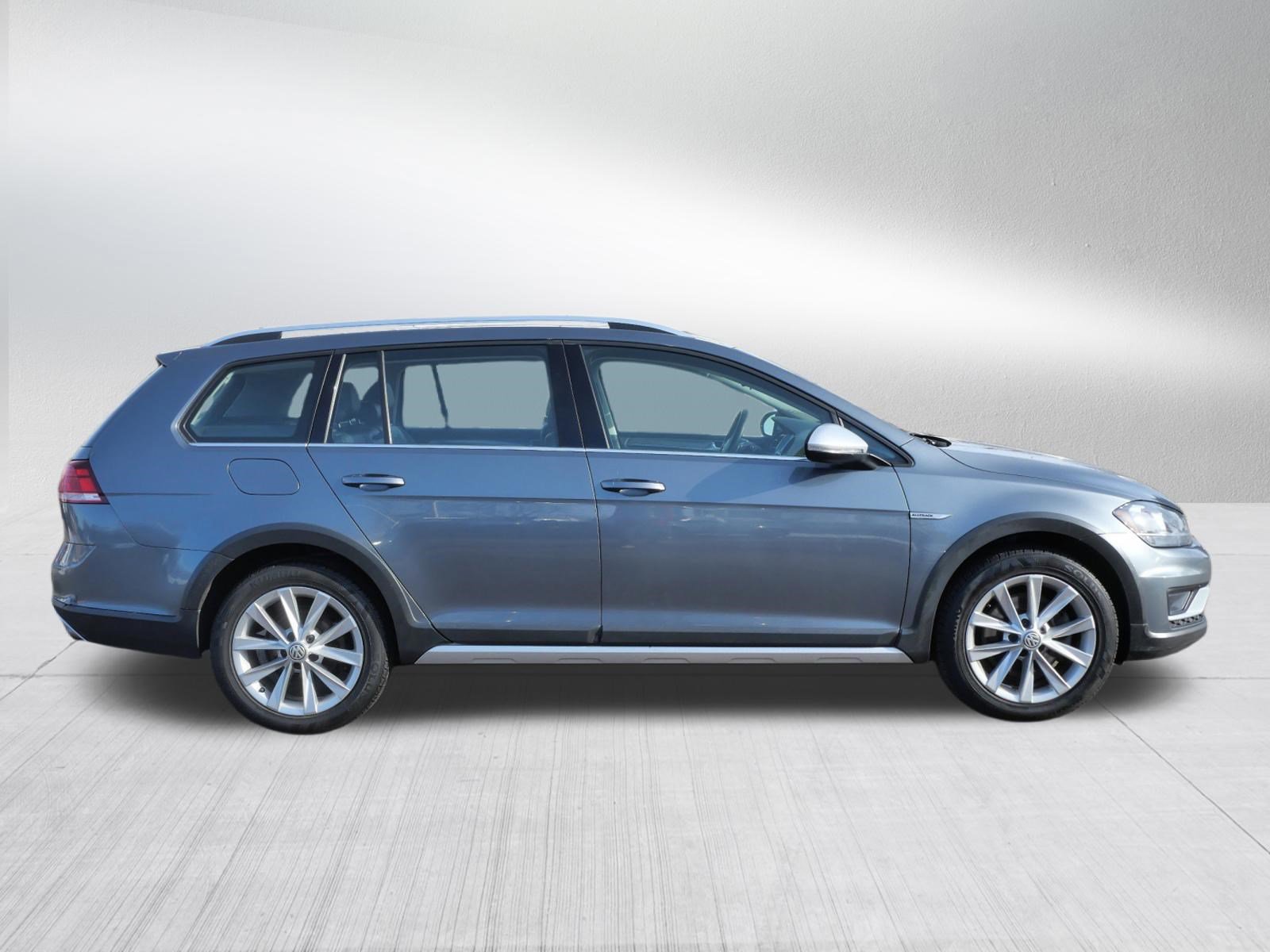 Used 2018 Volkswagen Golf Alltrack S image 8