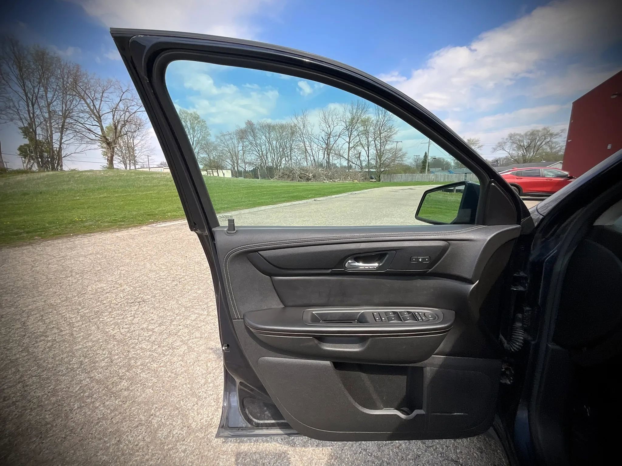 Used 2016 Chevrolet Traverse LTZ AWD/4WD image 24