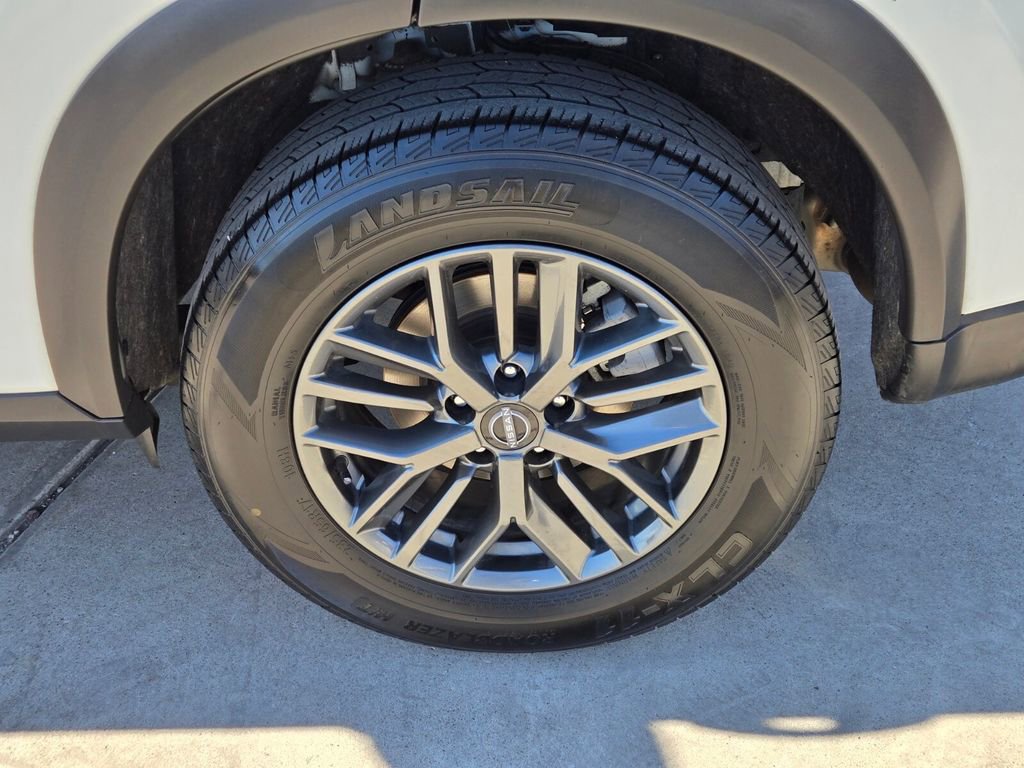 Used 2024 Nissan Rogue S image 9