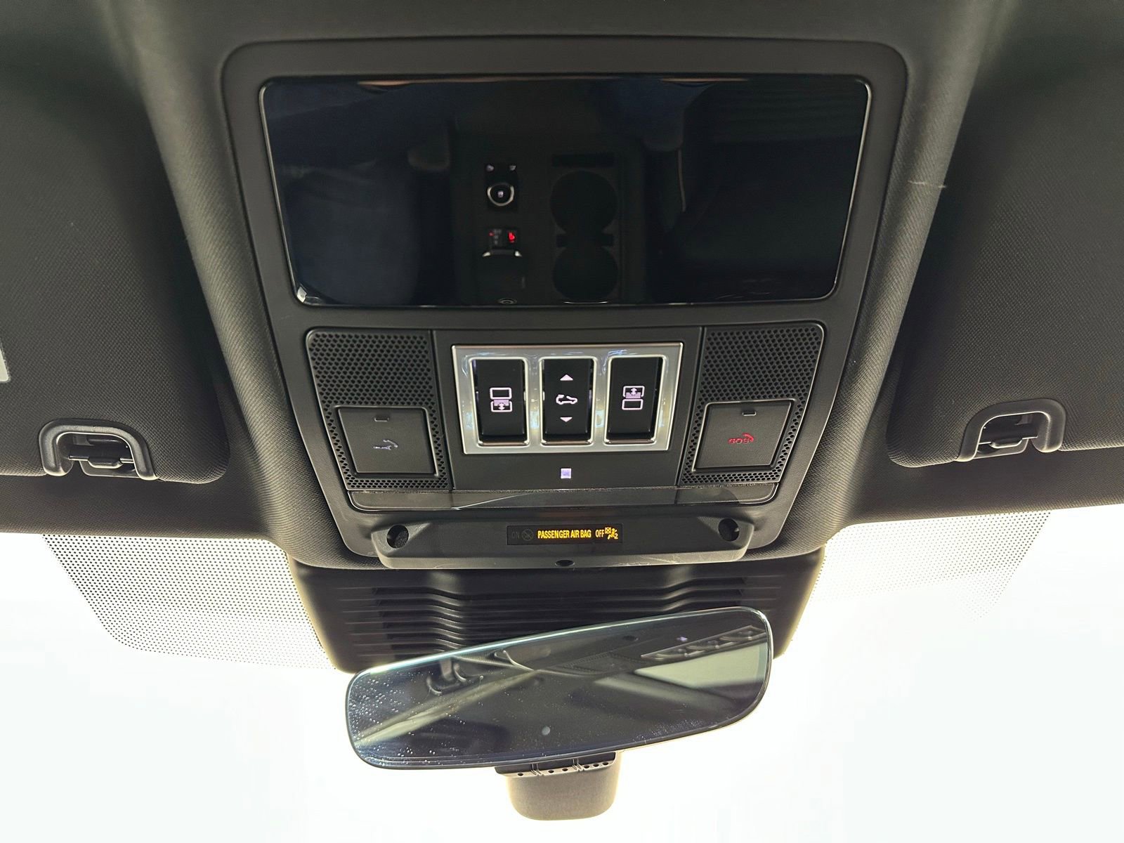 Used 2023 Land Rover Discovery Metropolitan Edition image 44