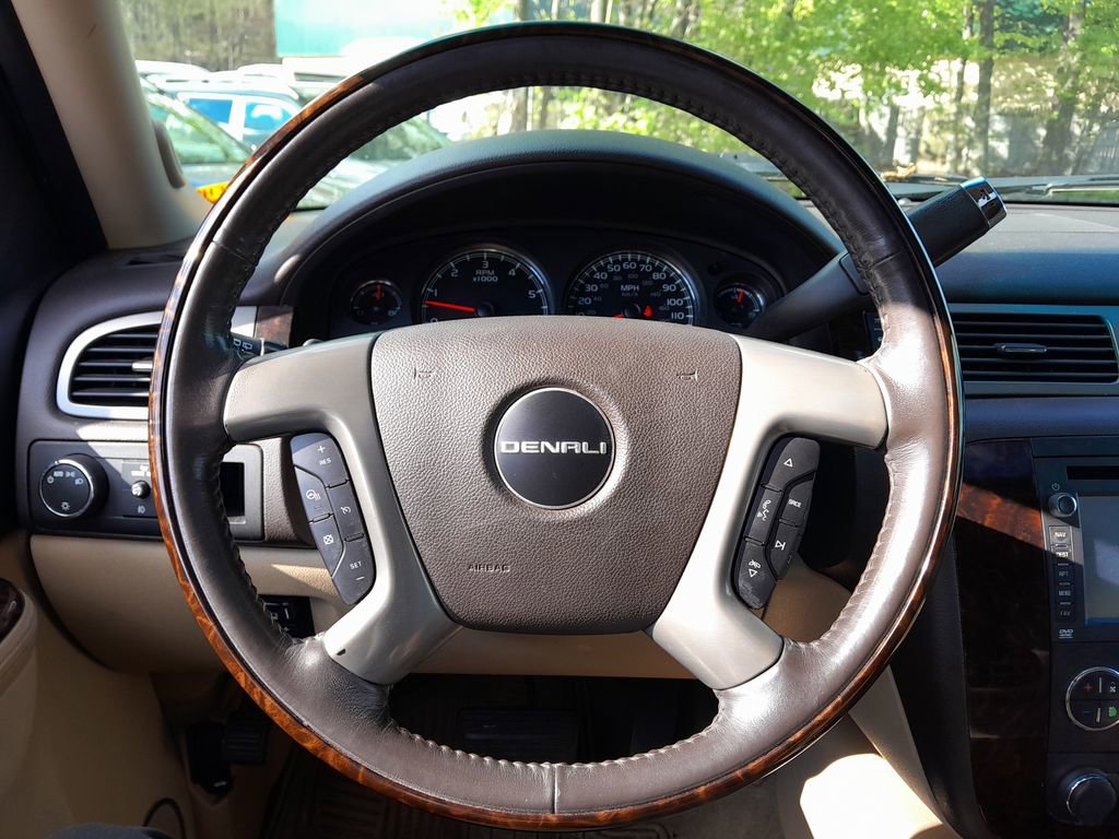 Used 2012 GMC Yukon Denali AWD/4WD image 17