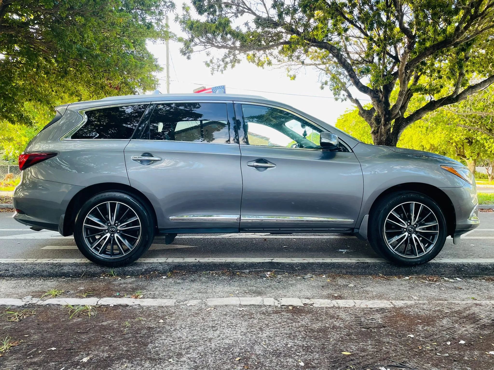 Used 2020 INFINITI QX60 Luxe w/ Sensory Package AWD/4WD image 6