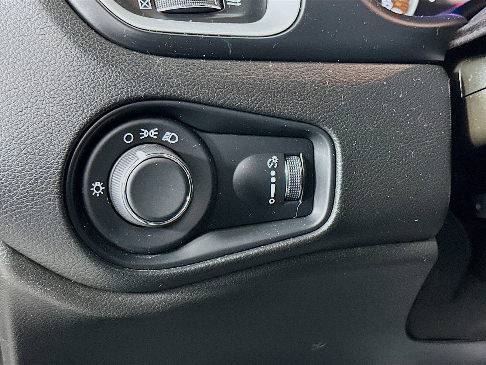 Used 2020 Jeep Renegade Sport w/ Sport Appearance Group image 12