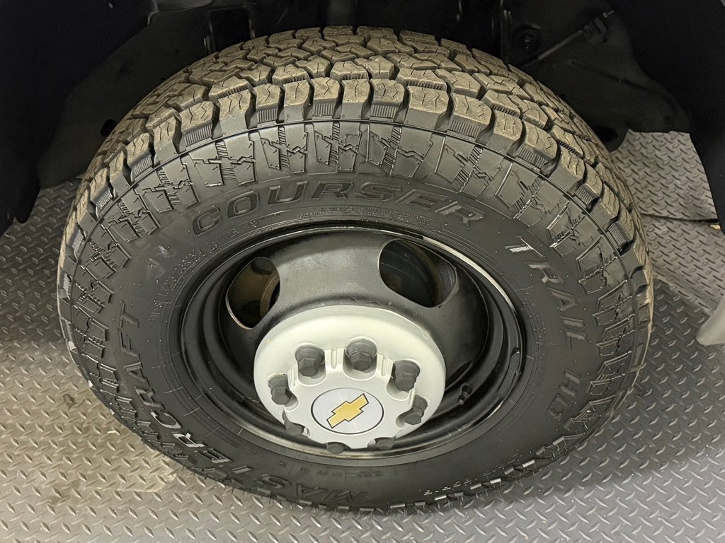 Used 2004 Chevrolet Silverado 3500 4x4 Extended Cab w/ Skid Plate Package image 17