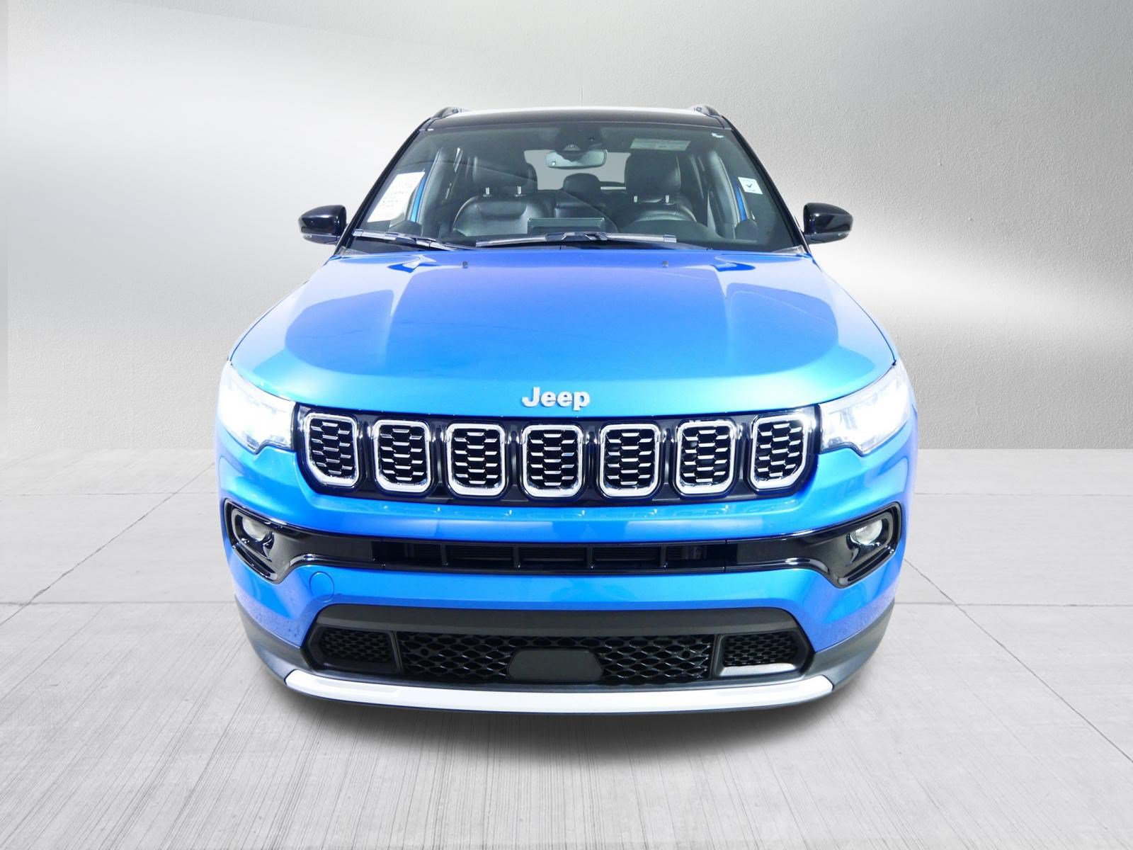 Used 2024 Jeep Compass Limited AWD/4WD image 2