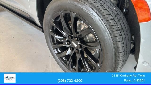 Used 2024 Cadillac Escalade Sport w/ LPO, ONYX Package AWD/4WD image 13