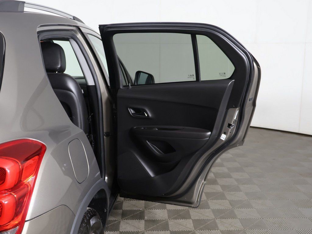 Used 2020 Chevrolet Trax LT w/ Driver Confidence Package image 18