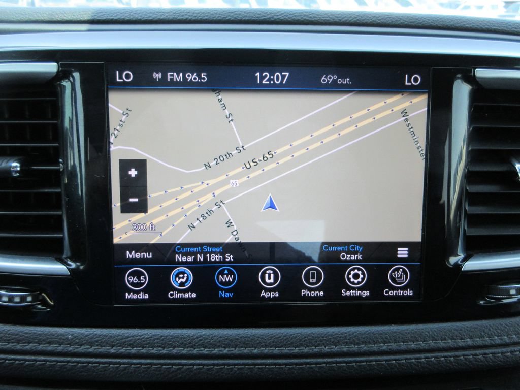Used 2020 Chrysler Pacifica Limited FWD image 31