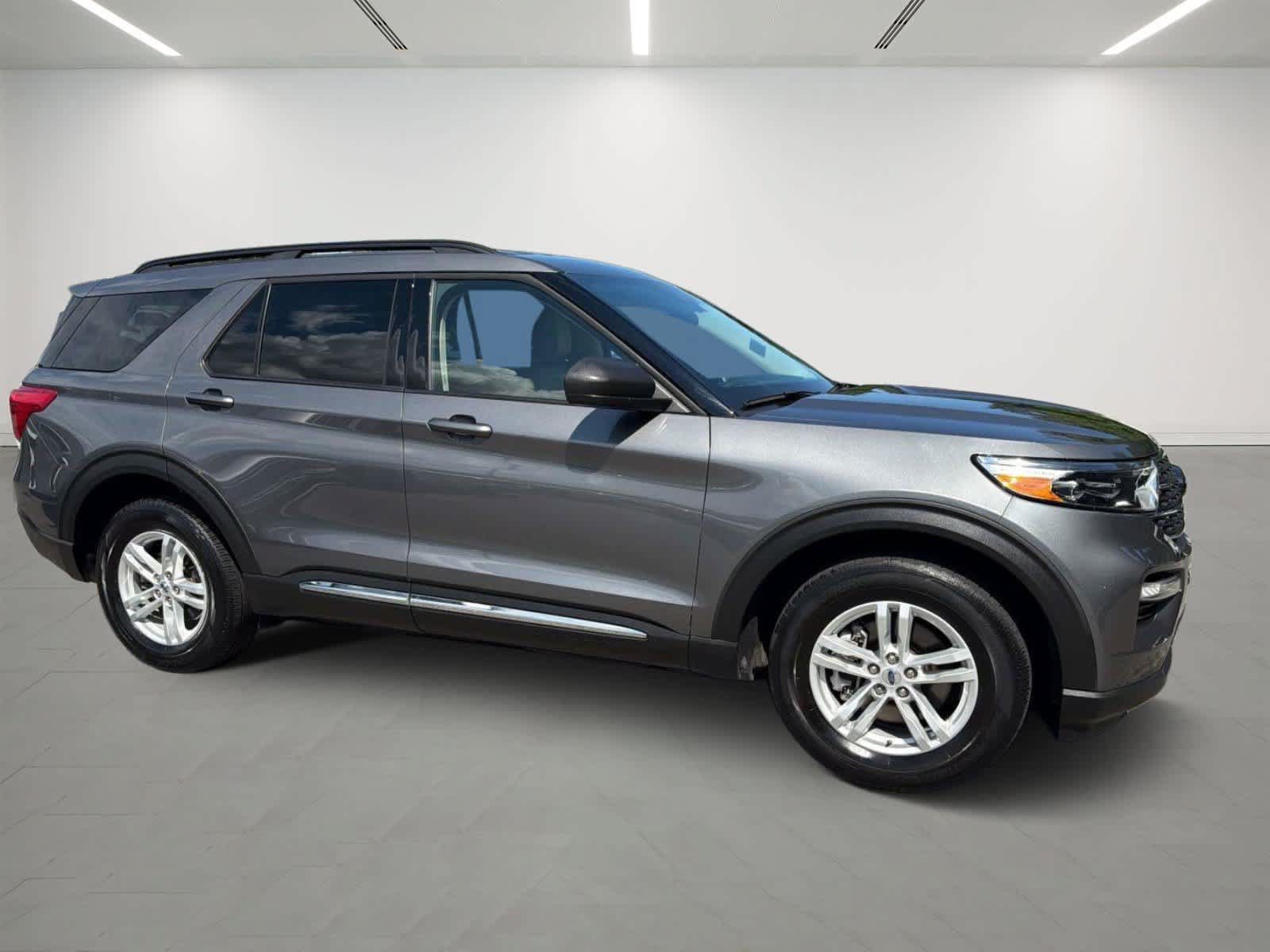 Used 2023 Ford Explorer XLT w/ Equipment Group 202A AWD/4WD image 6