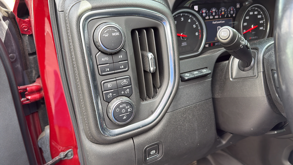 Used 2021 Chevrolet Silverado 1500 LTZ w/ LTZ Premium Package AWD/4WD image 23