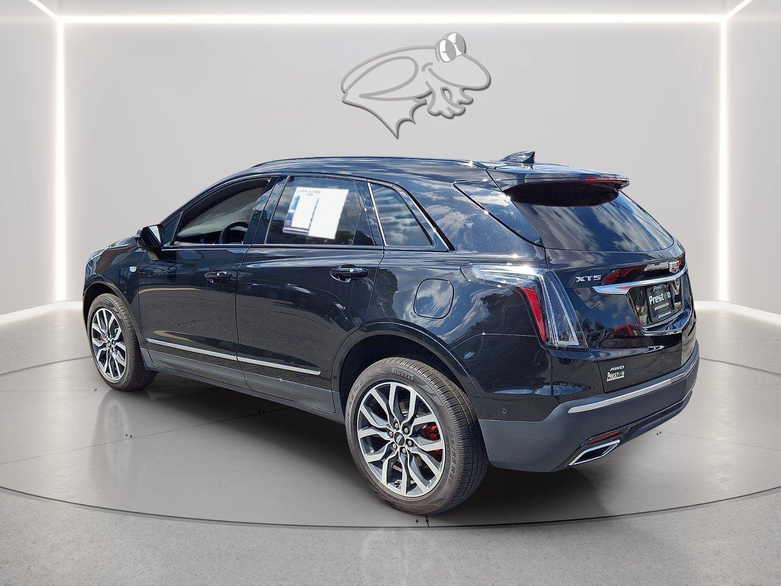 Used 2025 Cadillac XT5 Sportv w/ Technology Package AWD/4WD image 3