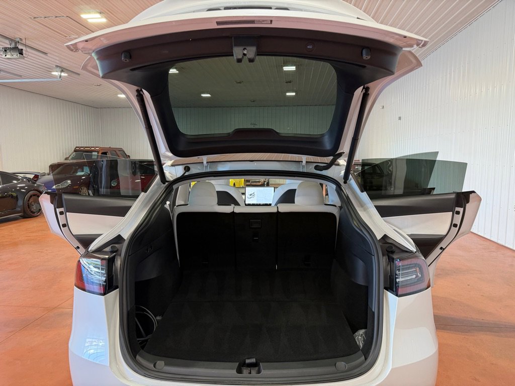 Used 2020 Tesla Model Y Long Range AWD/4WD image 38