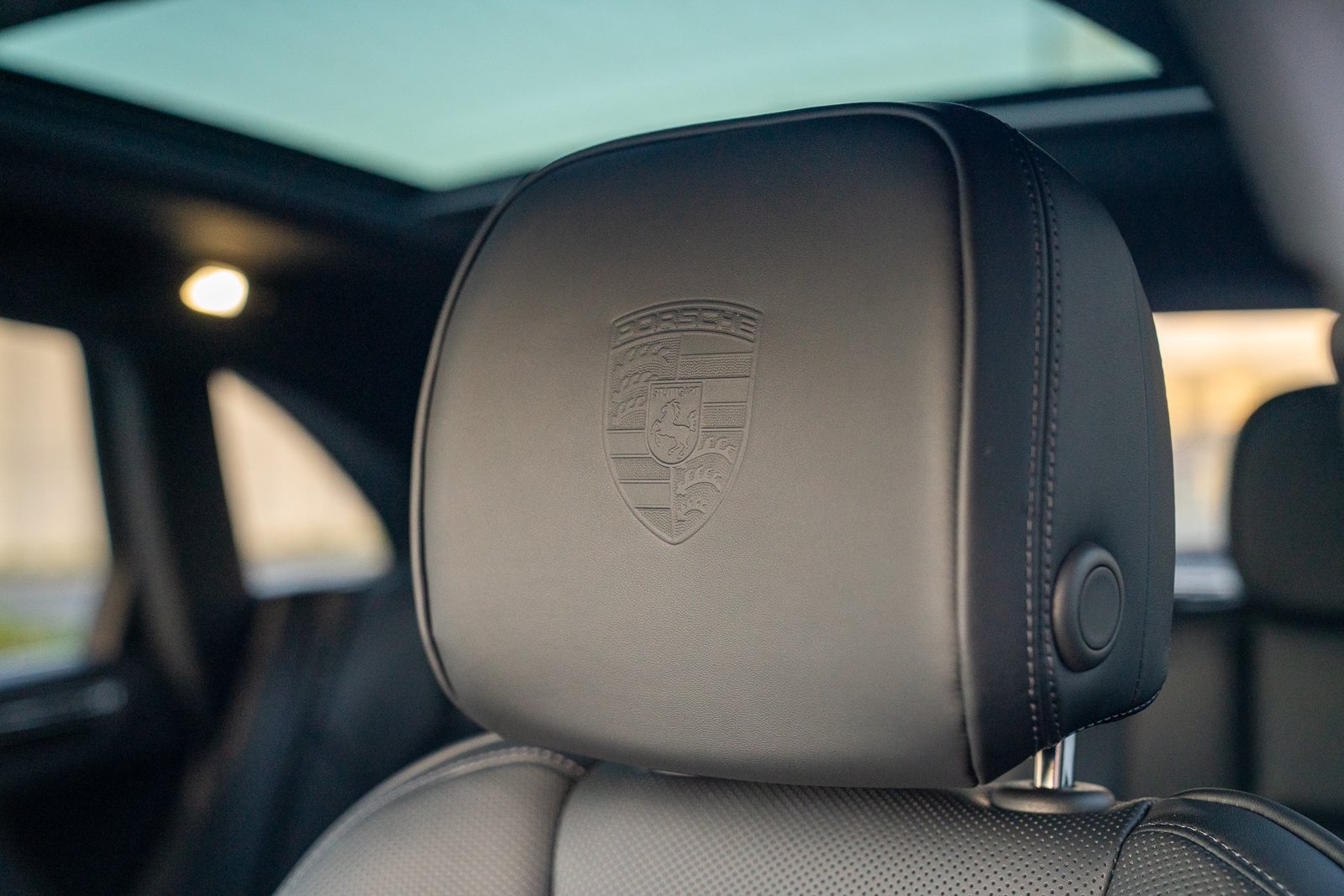 Certified 2026 Porsche Macan AWD/4WD image 13