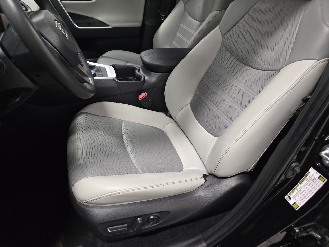 Used 2024 Toyota RAV4 Limited image 23