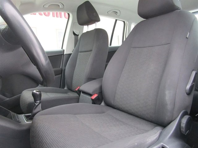 Used 2013 Volkswagen Tiguan S image 18