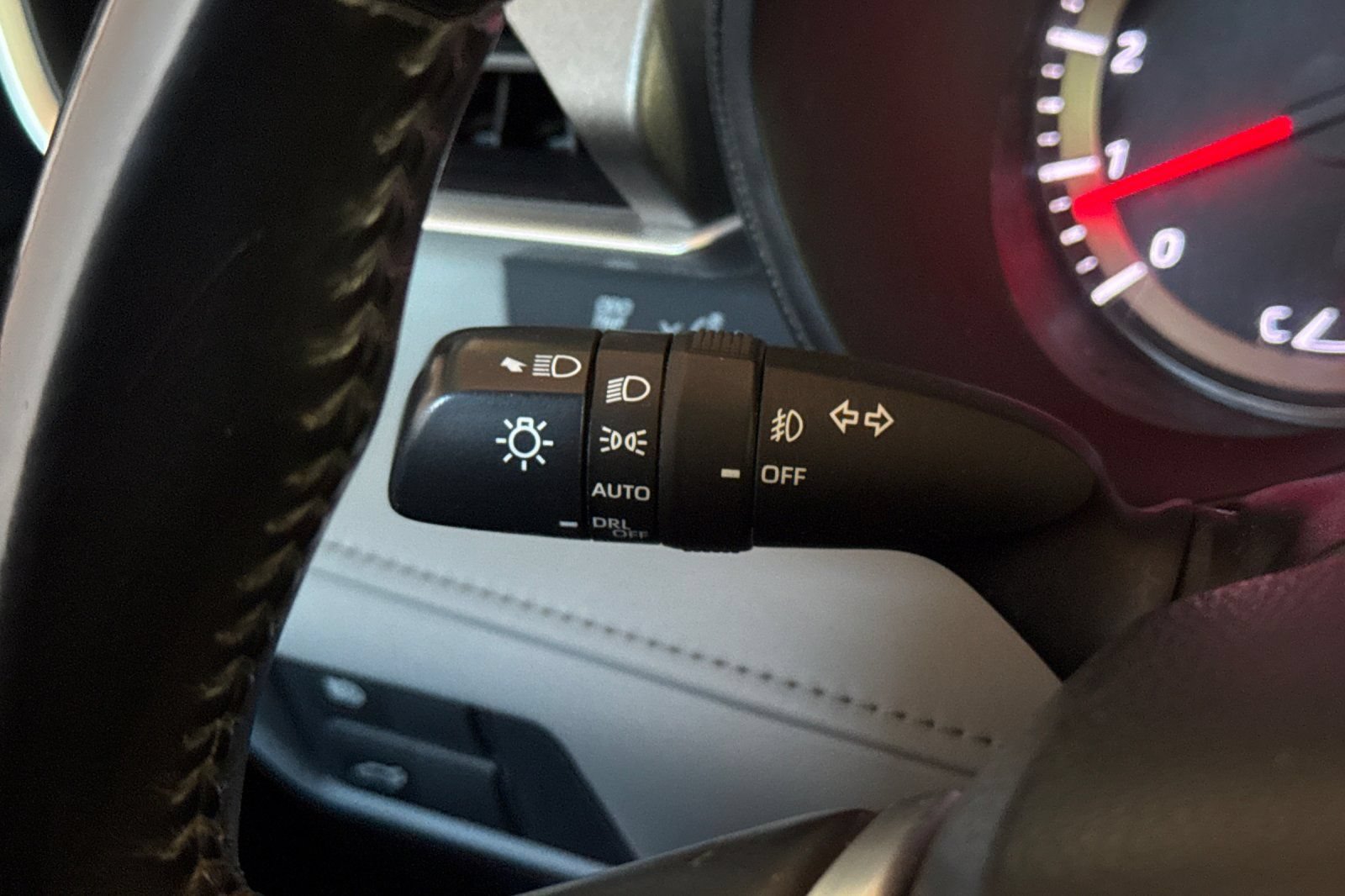 Used 2021 Toyota Highlander LE AWD/4WD image 34