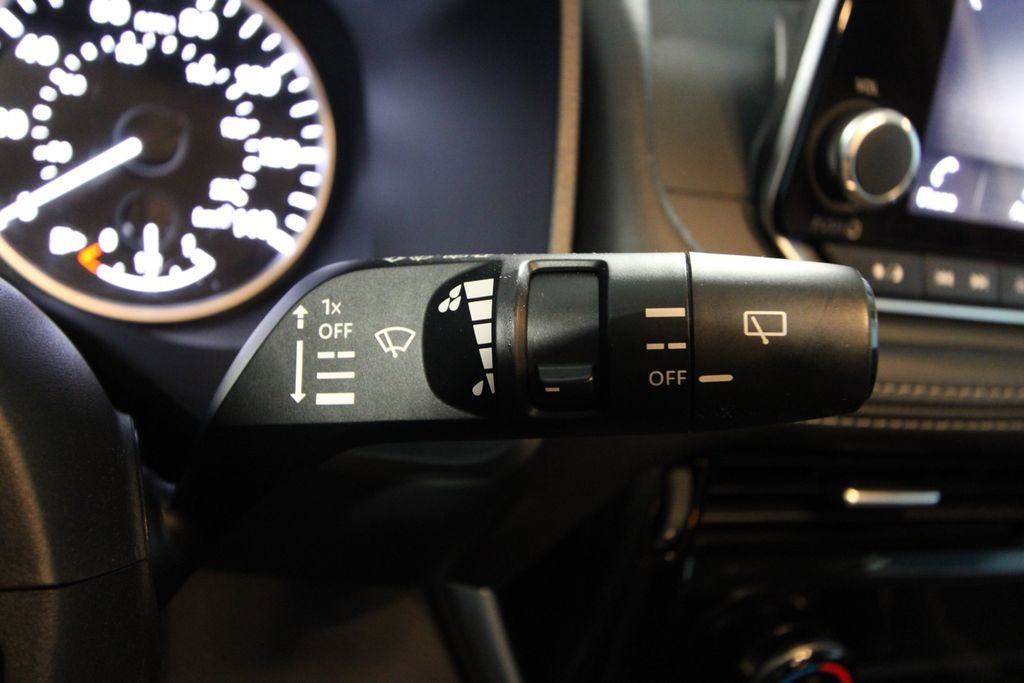 Used 2022 Nissan Rogue SV AWD/4WD image 13