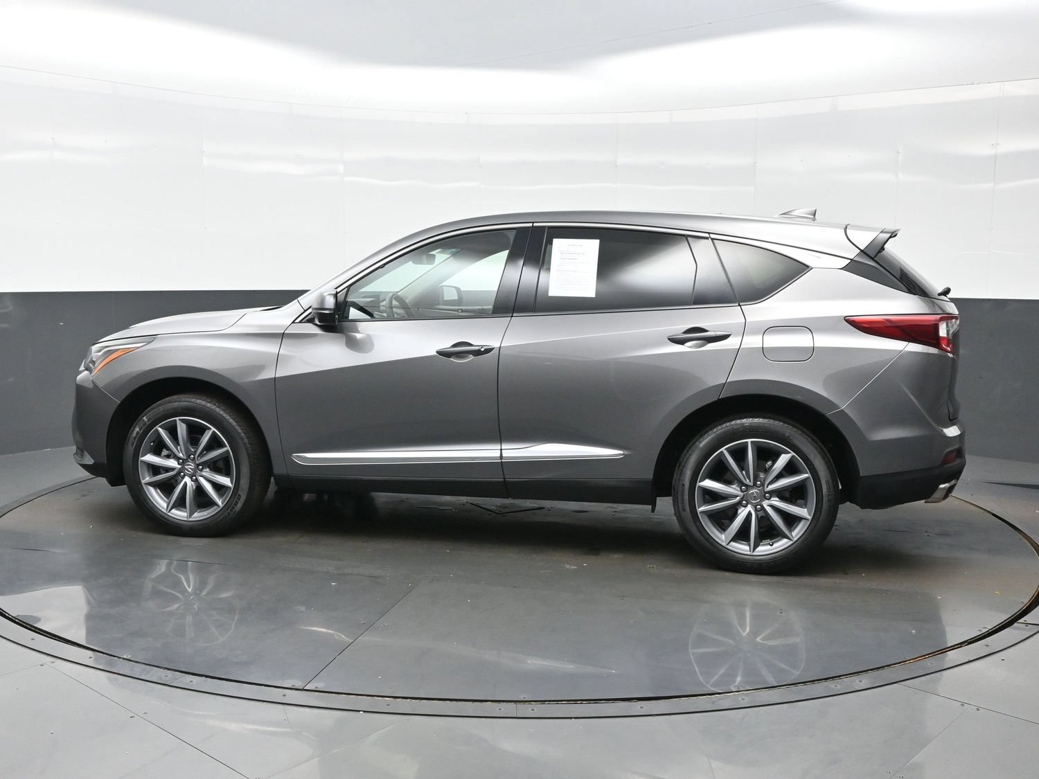 Used 2023 Acura RDX w/ Technology Package FWD image 4