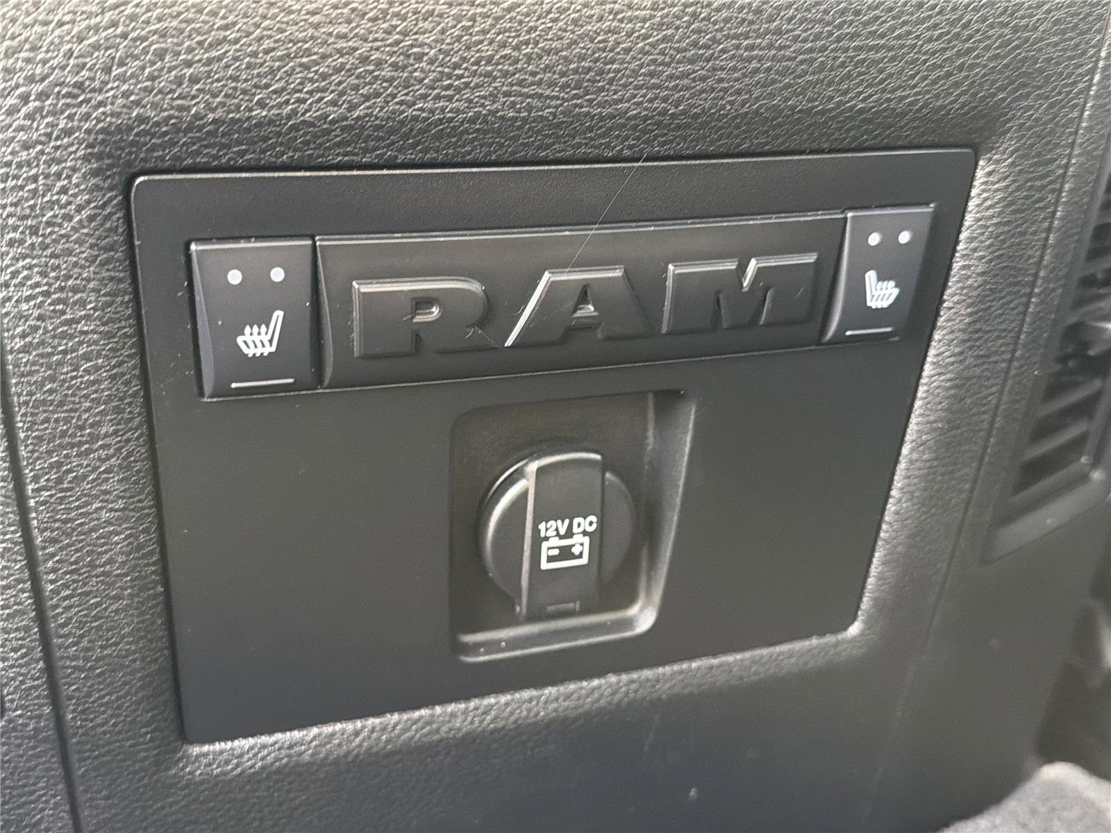 Used 2018 RAM 2500 Laramie w/ Sport Appearance Group AWD/4WD image 21
