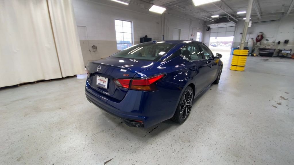 Used 2024 Nissan Altima 2.5 SR image 11