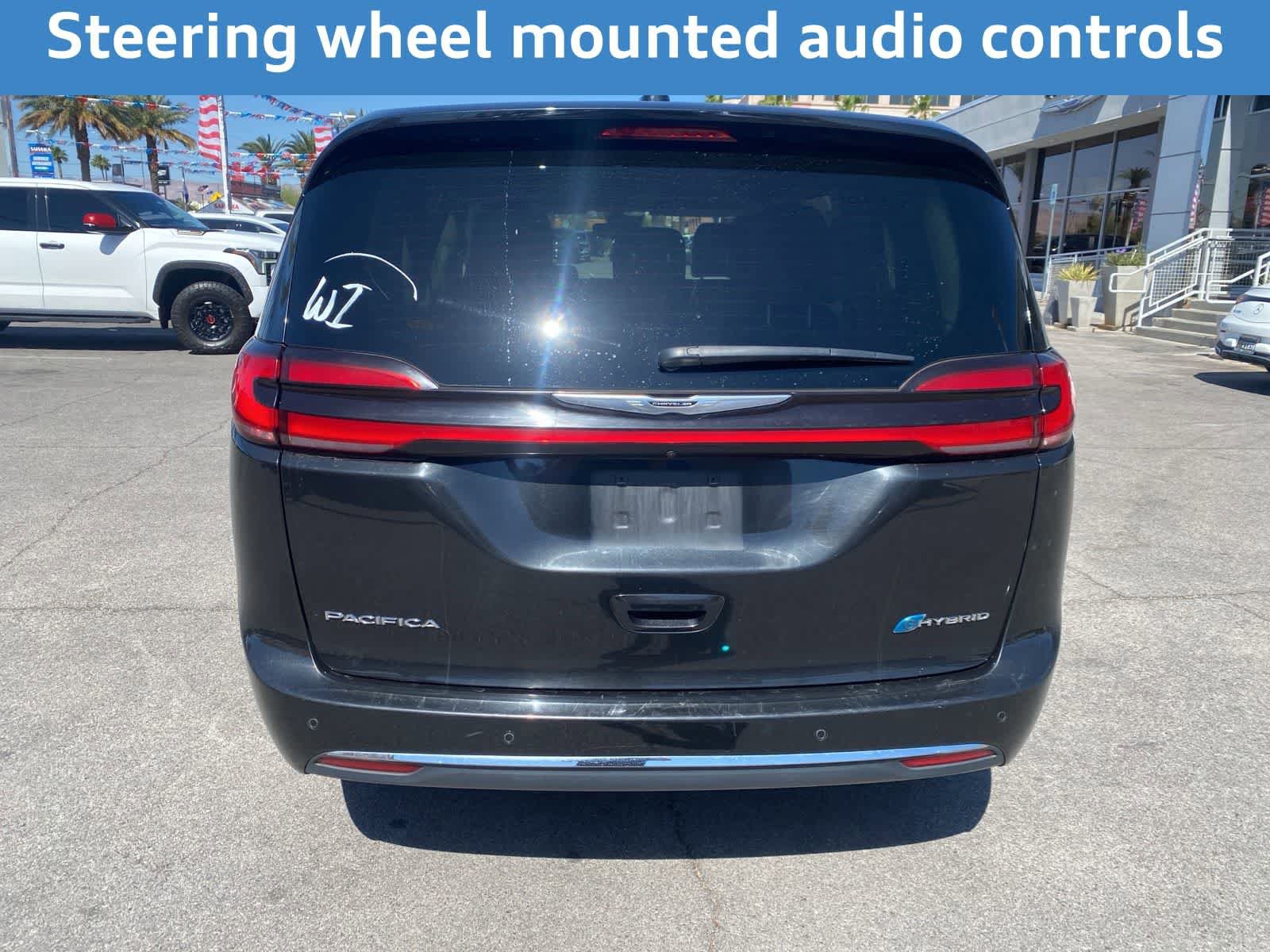 Used 2023 Chrysler Pacifica Touring-L FWD image 9