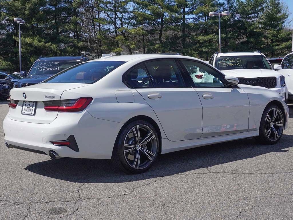 Used 2022 BMW 330i xDrive Sedan w/ Premium Package 2 image 11