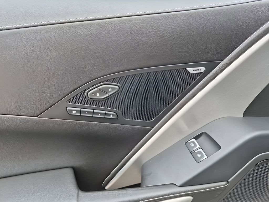 Used 2016 Chevrolet Corvette Z06 w/ Z07 Performance Package image 18