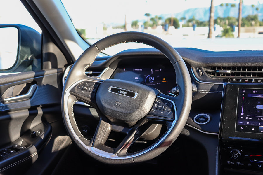 Used 2023 Jeep Grand Cherokee L Laredo RWD image 17