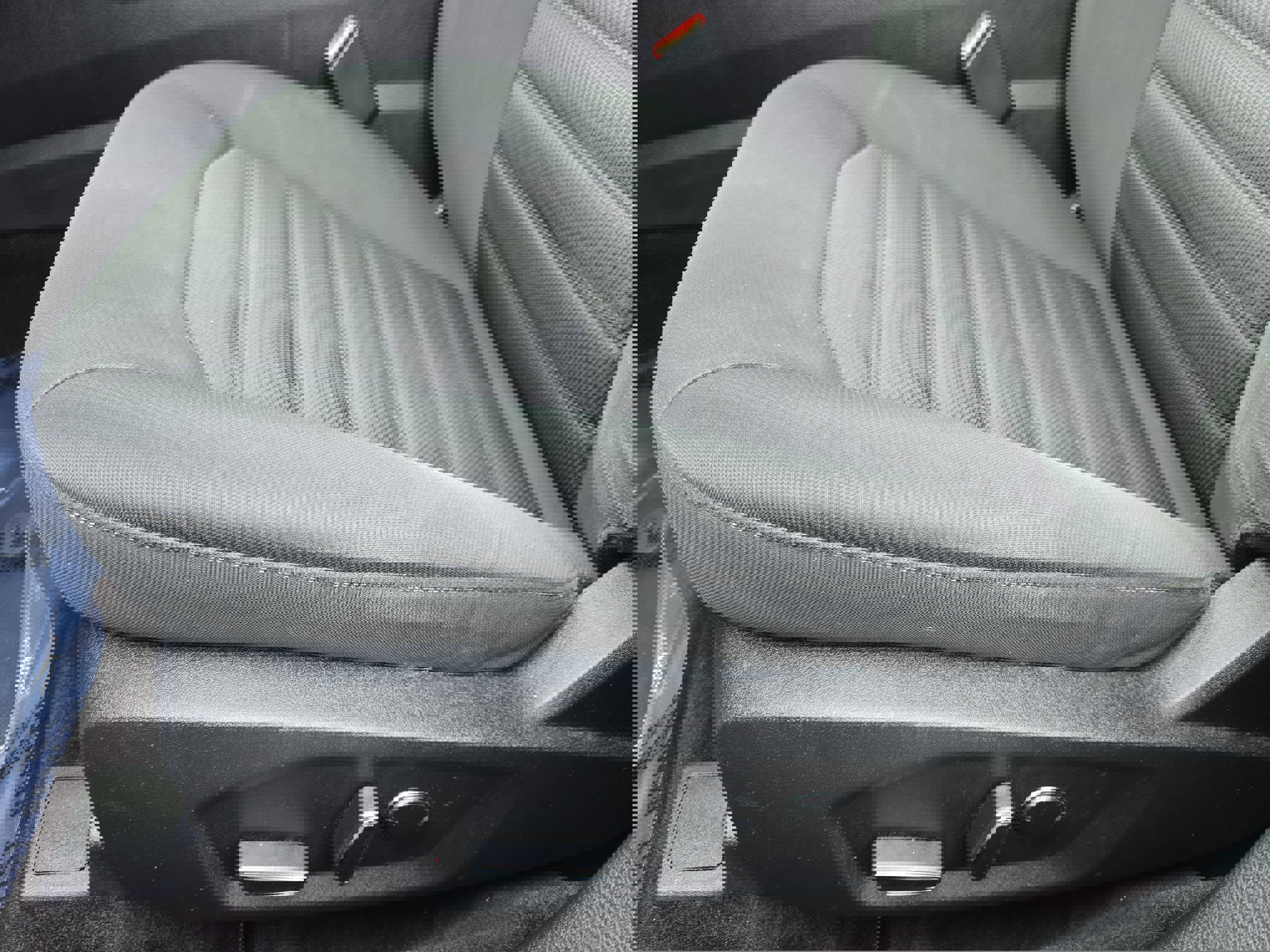 Used 2017 Ford Fusion SE w/ Fusion SE Technology Package image 28