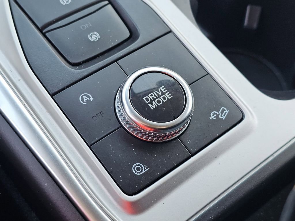 Used 2022 Ford Explorer XLT w/ Equipment Group 202A image 9