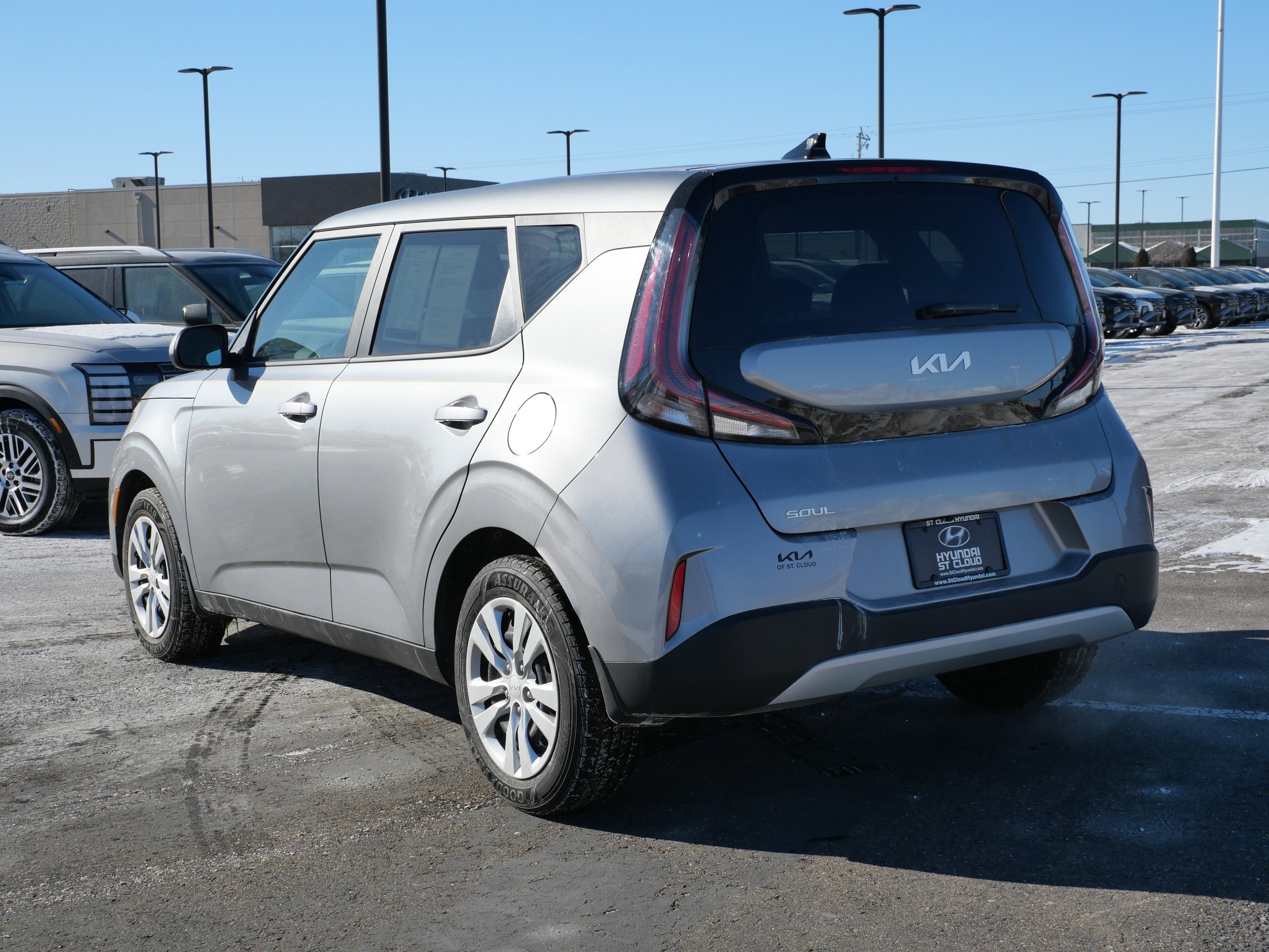 Used 2023 Kia Soul LX image 3