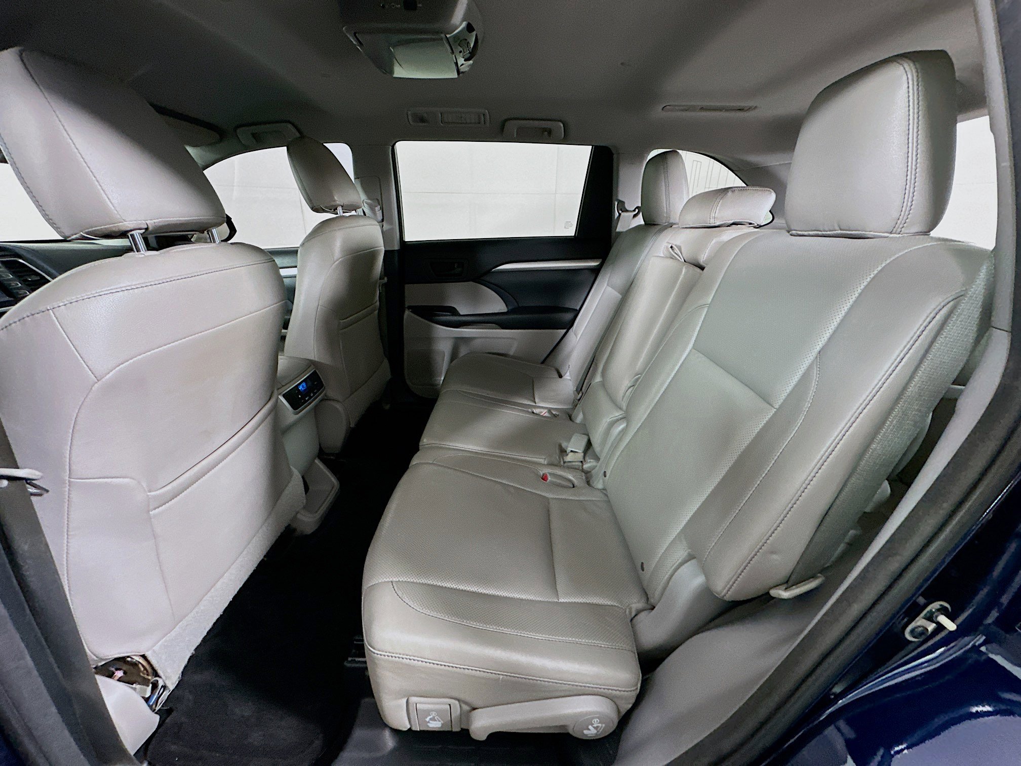 Used 2014 Toyota Highlander Plus FWD image 26