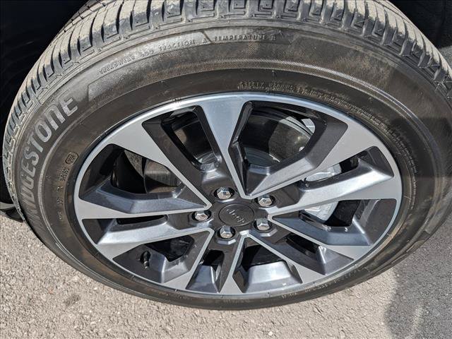 Used 2025 Jeep Grand Cherokee L Overland w/ Luxury Tech Group IV AWD/4WD image 9