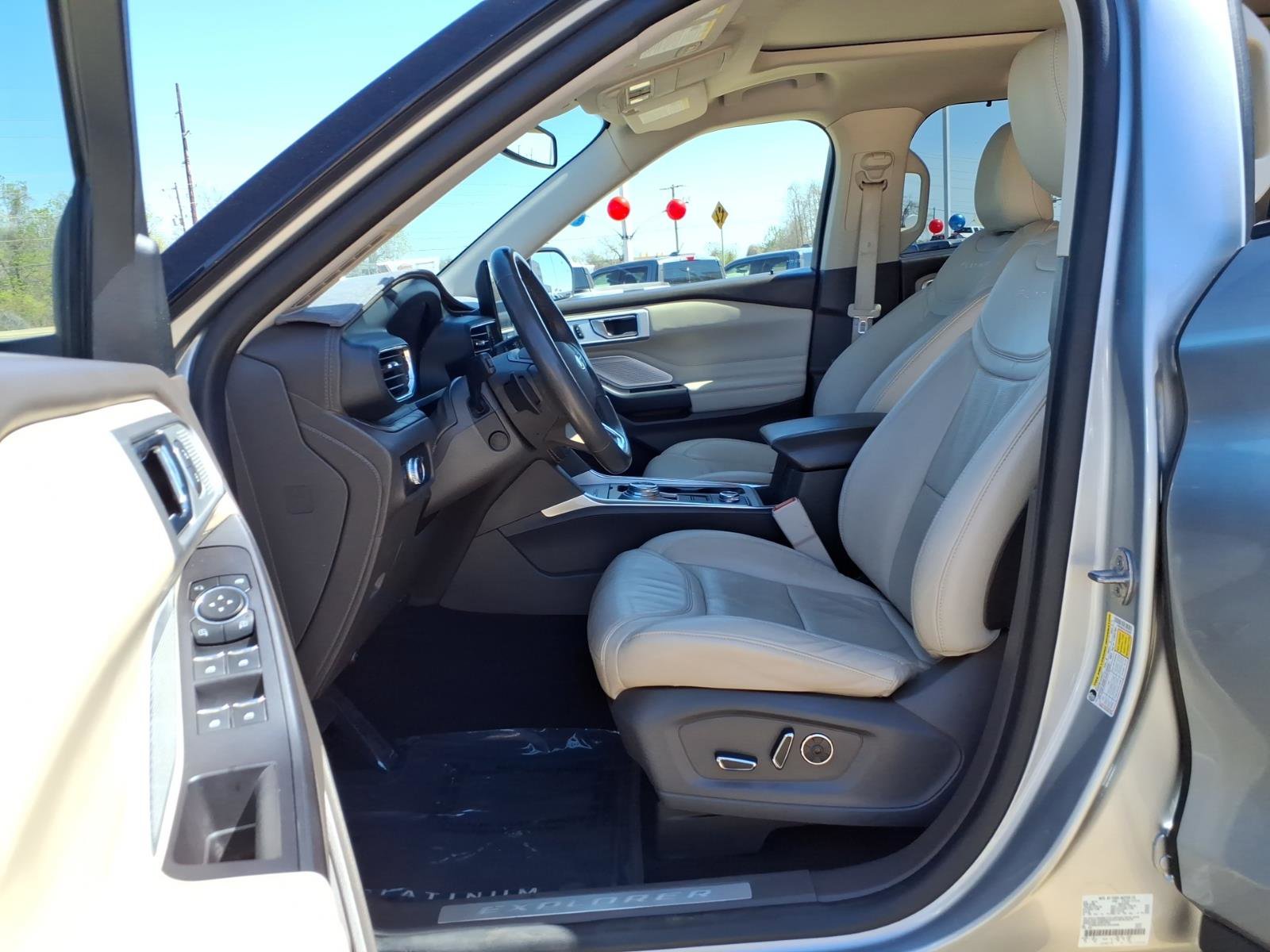 Used 2020 Ford Explorer Platinum w/ Premium Technology Package image 15