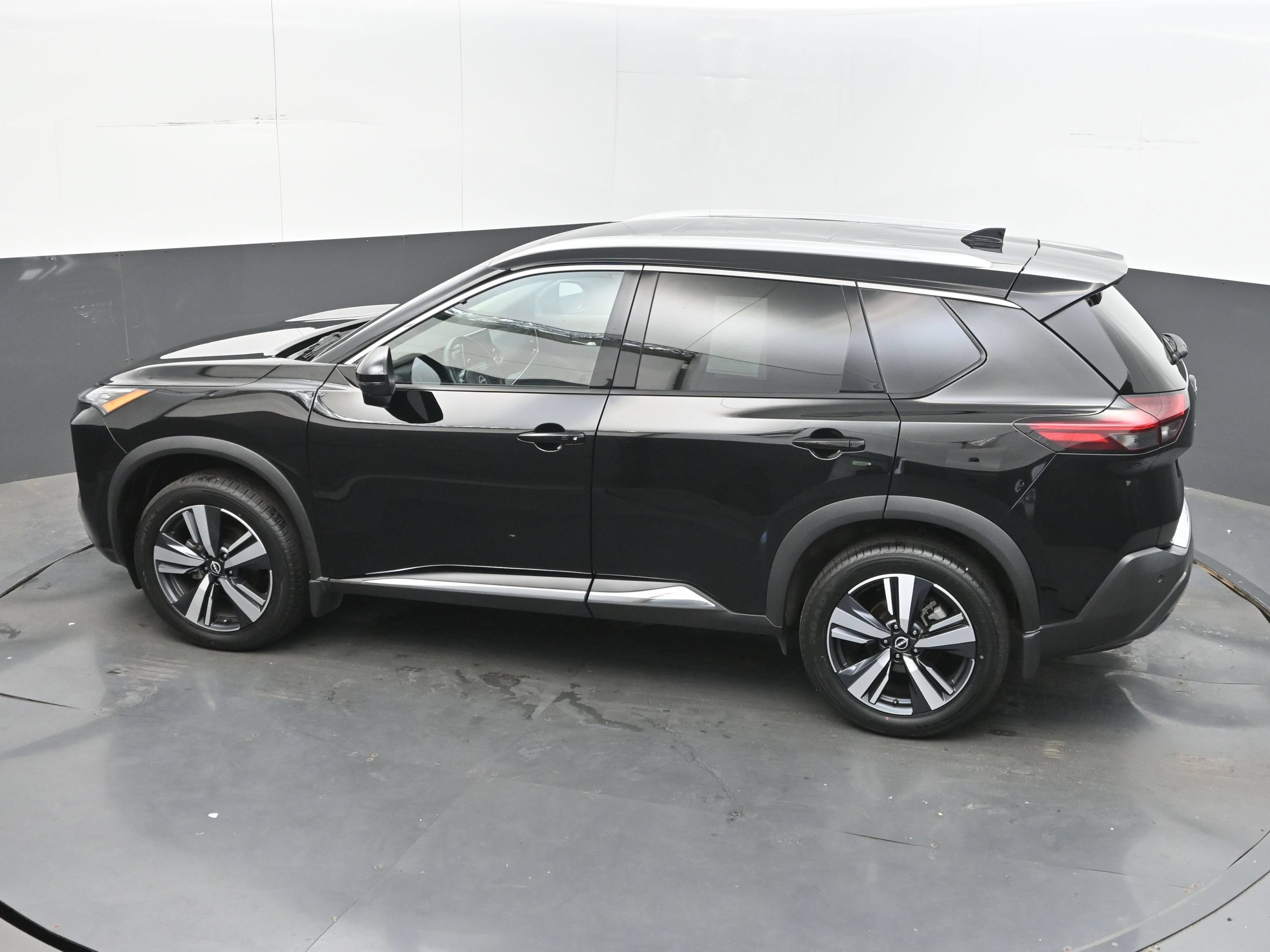 Used 2023 Nissan Rogue SL AWD/4WD image 30