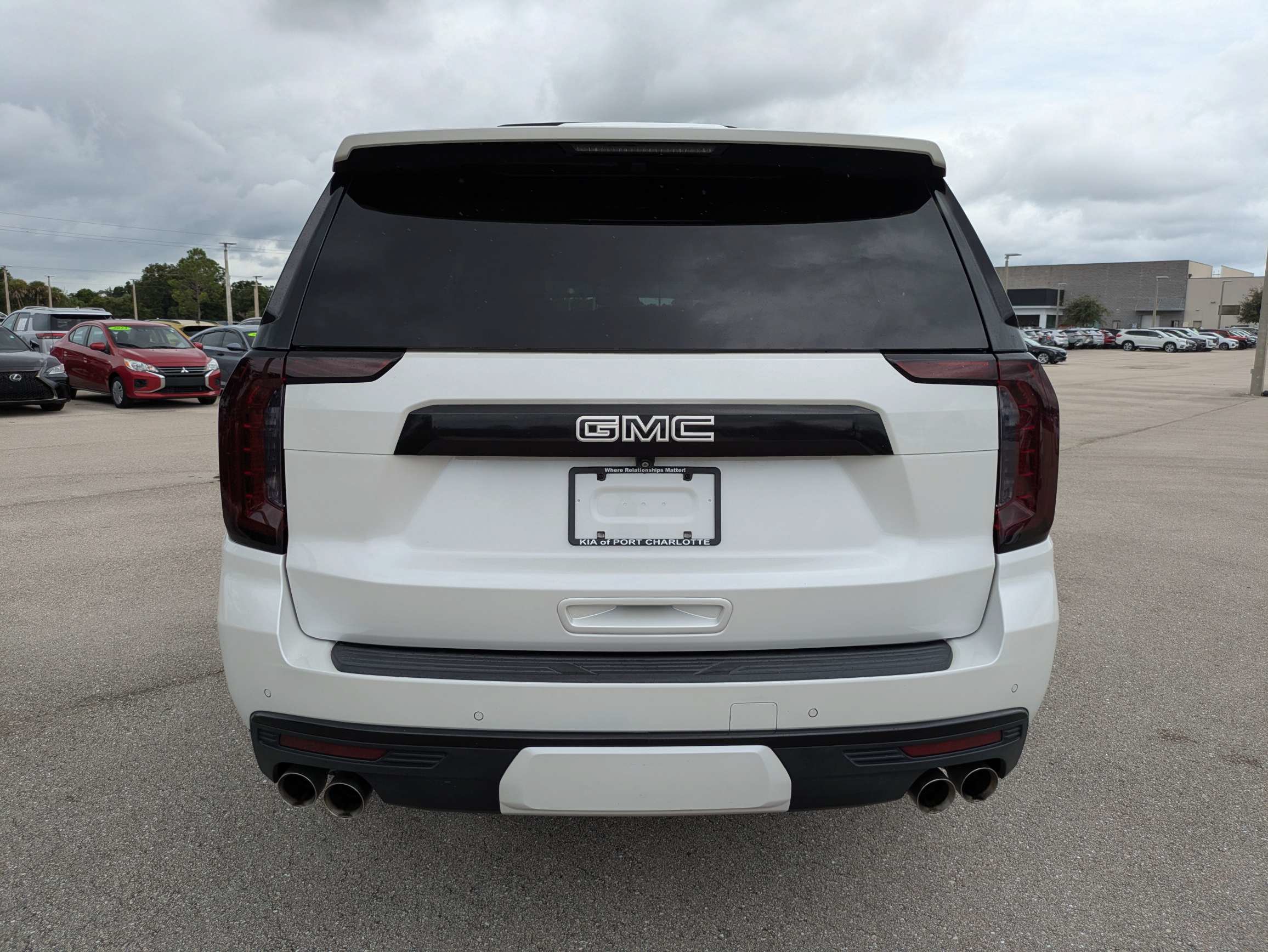 Used 2022 GMC Yukon XL Denali AWD/4WD image 5