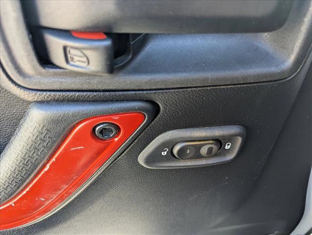 Used 2015 Jeep Wrangler Unlimited Sahara w/ Connectivity Group image 5