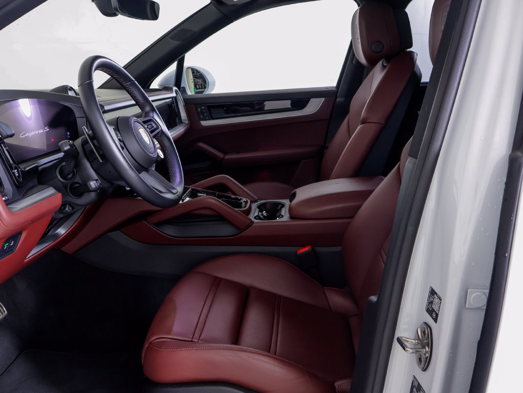 Certified 2026 Porsche Cayenne S AWD/4WD image 5
