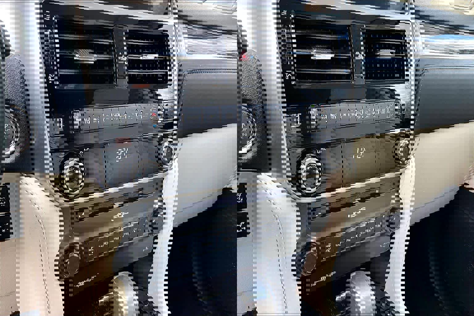 Used 2023 Lexus GX 460 Premium w/ Premium Package image 37