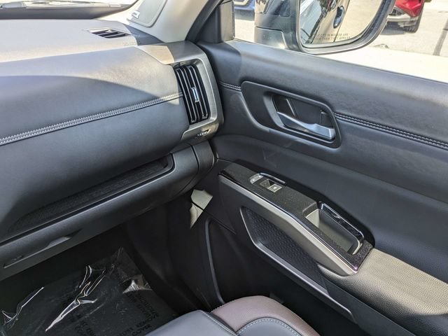 Used 2025 Nissan Pathfinder Platinum w/ Cargo Package AWD/4WD image 19